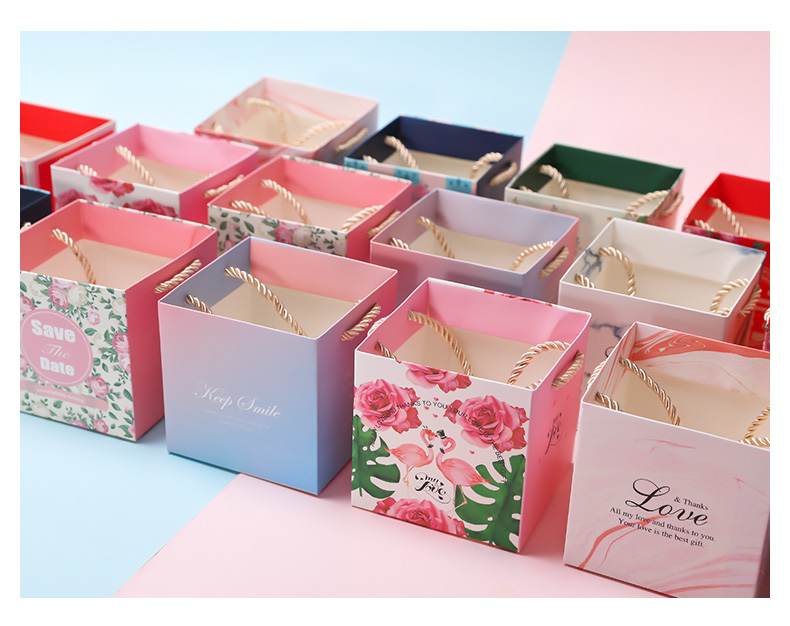 Small gift paper boxes with handle